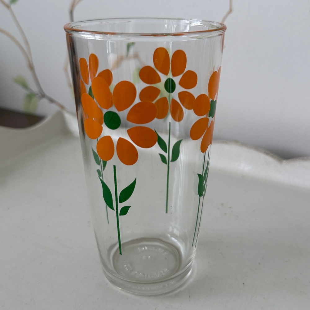 Vintage Hazel-Atlas Orange Daisy Floral Glassware - Tumbler - Sour Cream Glass - Picture 4 of 6